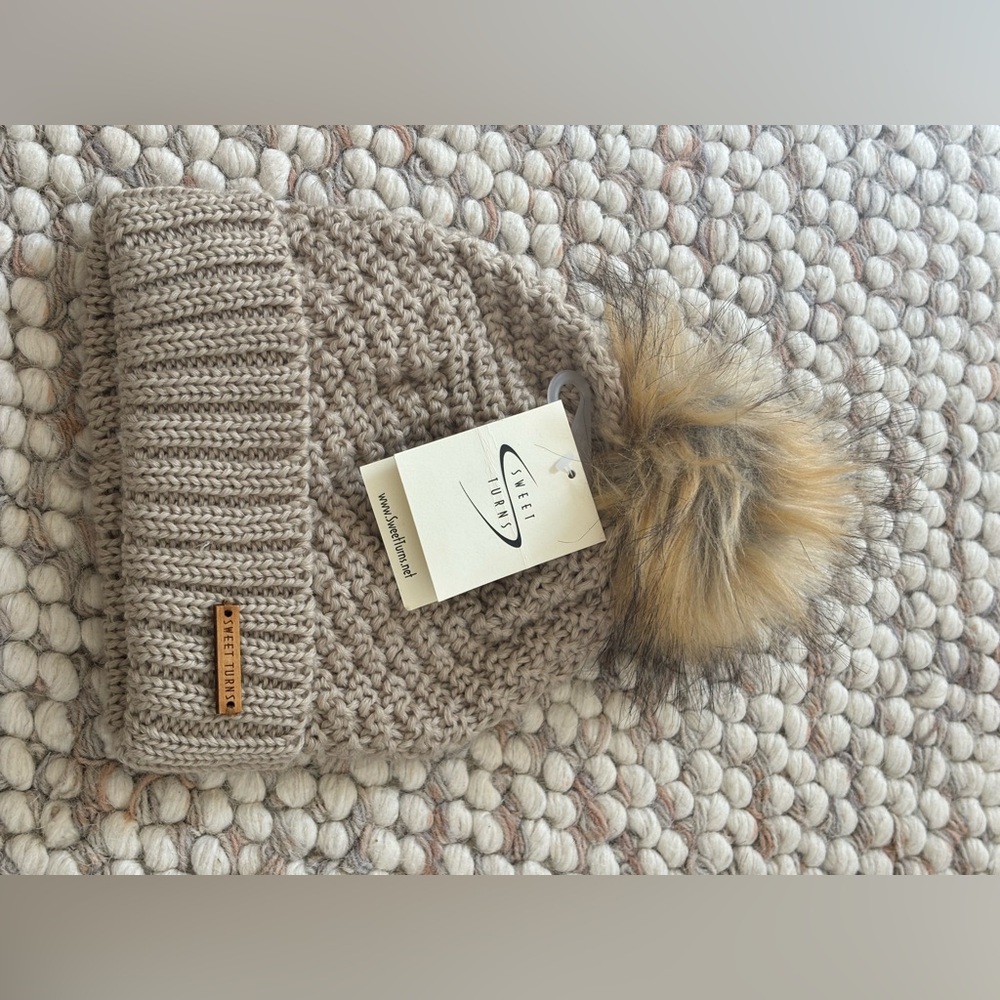 Sweet turns skiing beanie